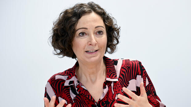 VZBV-Chefin im Interview: Ramona Pop: „Das bisherige Krisenmanagement der Regierung überzeugt nicht“