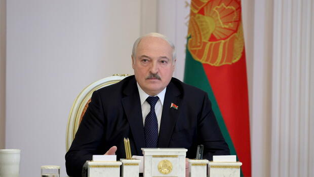 Inflation: Preiserhöhung verboten: Lukaschenkos schräge Lösung des Inflations-Problems