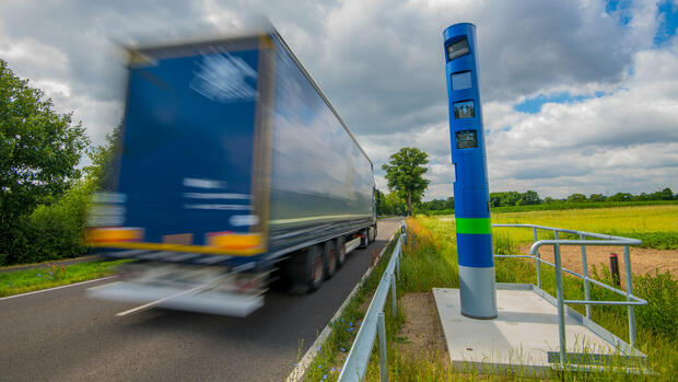 Klimaschutz: Volker Wissing: Klima-Maut kommt erst bei genug Öko-Lkw