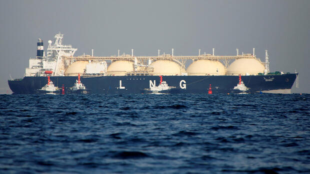 Energie: Die Speicher sind voll: Vor Spanien stauen sich zahlreiche LNG-Tanker