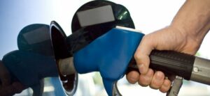 Kraftstoffpreise: Geld sparen beim Autofahren: So fährt man spritsparend