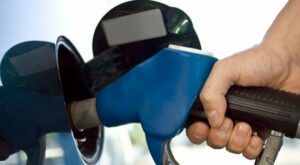 Kraftstoffpreise: Geld sparen beim Autofahren: So fährt man spritsparend