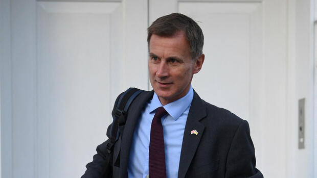 Großbritannien: FT – UK-Finanzminister will Haushaltsloch mit Steuererhöhungen stopfen