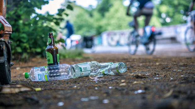 Müllentsorgung: Umweltbundesamt legt erstmals Vorschläge für Plastikabgabe von Firmen vor