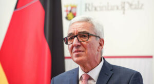 Roger Lewentz: Innenminister von Rheinland-Pfalz tritt nach Flutkatastrophe zurück
