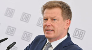 Strompreise: Bahn-Chef Lutz erwartet 2023 bis zu zwei Milliarden Euro Mehrkosten