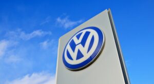 Corona-Welle: VW-Aktie schwächer: VW hält Produktion in chinesischem Werk an