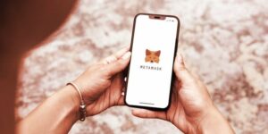 MetaMask Co-Founder Wants to 'Dump' Apple, Calls iOS Purchase Tax 'Abuse' - Decrypt