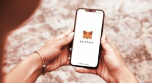 MetaMask Co-Founder Wants to 'Dump' Apple, Calls iOS Purchase Tax 'Abuse' - Decrypt