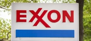 Energiepreise: NYSE-Wert ExxonMobil-Aktie steigt: ExxonMobil geht gegen EU-Übergewinnsteuer vor - EU-Kommission hält an Klage fest