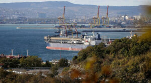 Ölpreisdeckel: Schiffsstau: Darum kommen manche Öltanker nicht durch den Bosporus