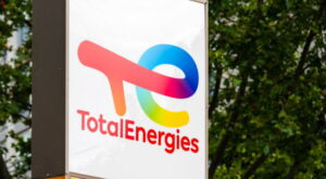 Ab Ende 2022: TotalEnergies-Aktie gibt nach: Raffinerie in Leuna will ohne russisches Öl auskommen