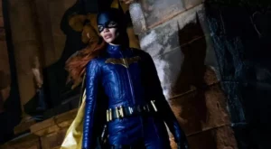 Batgirl: Leslie Grace zeigt Bilder ihrer Kostüme bei Instagram