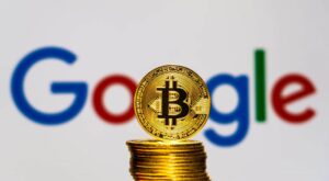 Google-Logo mit Bitcoin-Münze