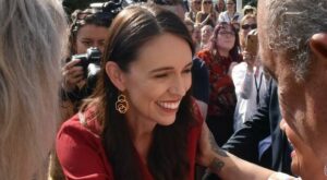 Nachfolge Jacinda Ardern : Neuer Ministerpräsident Chris Hipkins in Neuseeland vereidigt
