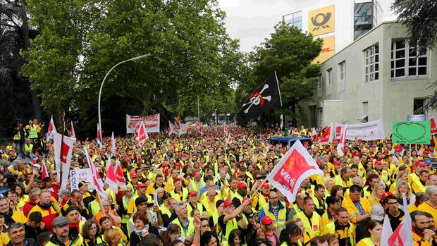 Tarifverhandlungen: Auftakt der Tarifgespräche: Deutsche Post und Verdi liegen noch weit auseinander