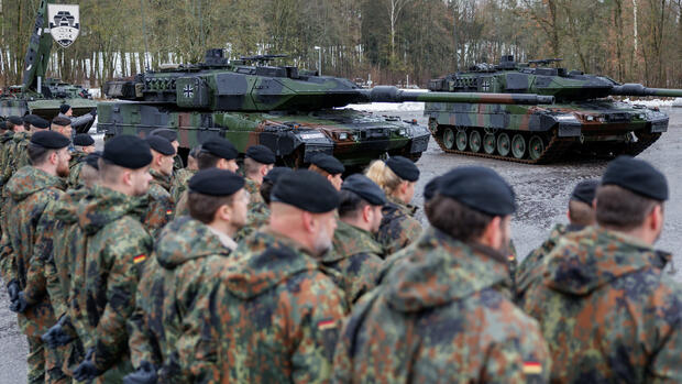 Bundeswehr : Marineinspekteur Kaack findet Debatte über Wehrpflicht nicht abwegig