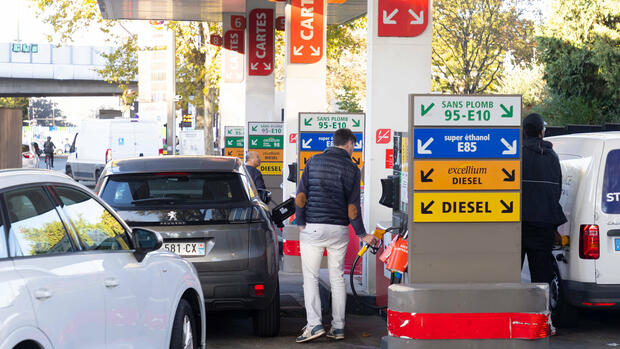 Energie: Auf Druck von Macron: Total-Tankstellen deckeln Spritpreise bei 1,99 Euro