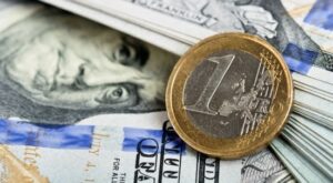 Konjunktur im Blick: Euro Dollar-Kurs: Darum fällt der Euro zeitweise unter 1,06 US-Dollar