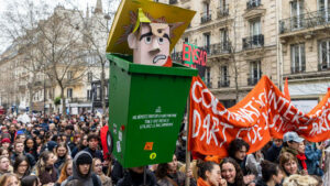 Frankreich: Proteste gegen französische Rentenreform schlagen in Gewalt um