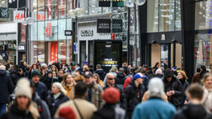 HDE-Konsumbarometer: Verbraucherstimmung auf höchstem Stand seit einem Jahr