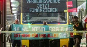 Öffentlicher Dienst: Massive Warnstreiks legen Nahverkehr in vielen Regionen lahm