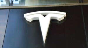 "Masterplan 3": Tesla-Aktie vorbörslich an der NASDAQ tiefrot: Tesla will Preis für E-Autos halbieren