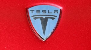 Subventionen: USA und China locken: Wie gefährdet ist die Batterieproduktion in Teslas Gigafactory Grünheide?