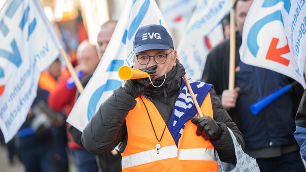 Verkehr: Verdi und EVG planen Ende März gemeinsamen Streik im Verkehrssektor