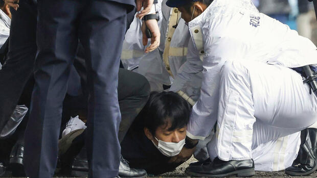 Anschlag: Nach Explosion: Japans Ministerpräsident unverletzt