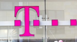 Digitalisierung: Deutsche Telekom-Aktie gefragt: Deutsche Telekom-Chef hofft auf schnellere Genehmigungsverfahren für Netzausbau