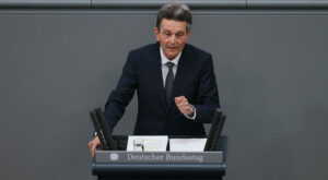 Finanzpolitik: SPD-Fraktionschef Mützenich kritisiert Lindner im Haushaltsstreit