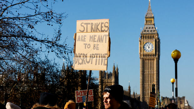 Großbritannien: Neue Streiks bremsen die wirtschaftliche Erholung