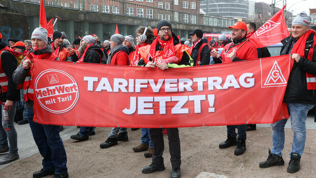 Arbeit: Fast jeder zweite Beschäftigte arbeitet in tarifgebundenem Betrieb