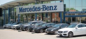 Wichtiger Meilenstein: Mercedes-Benz überholt NASDAQ-Titel Tesla: Mercedes-Benz erhält Zertifizierung für "DRIVE PILOT" in Kalifornien