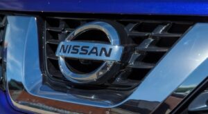 Klage eingereicht: Nissan-Aktie: Ex-Autoboss Ghosn fordert von Nissan eine Milliarde Dollar Schadenersatz