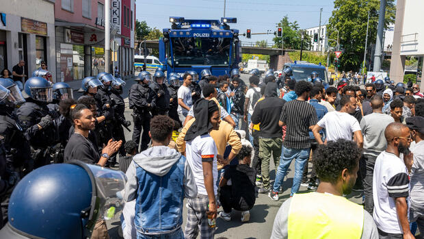 Gewalt: Ausschreitungen rund um Eritrea-Festival – 22 verletzte Polizisten