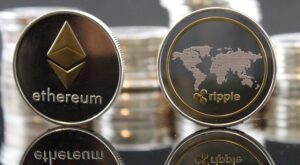 Ethereum und XRP Münzen