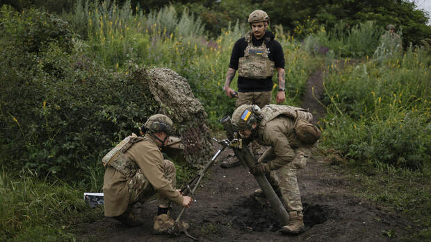 Ukraine-Krieg: Waffen und Ausbildung: Ukraine kann auf neue EU-Zusagen hoffen