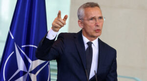 Verteidigungsbündnis: Nato-Generalsekretär Stoltenberg bleibt ein weiteres Jahr im Amt