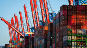 Handel: Exporte legen im Juni minimal zu