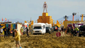 Wüste von Nevada: Schlamm-Drama in den USA – Zehntausende Festivalbesucher sitzen beim „Burning Man“ fest