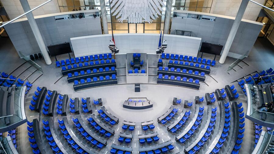 Fehlzeiten : Diese Abgeordneten fehlen am häufigsten im Bundestag