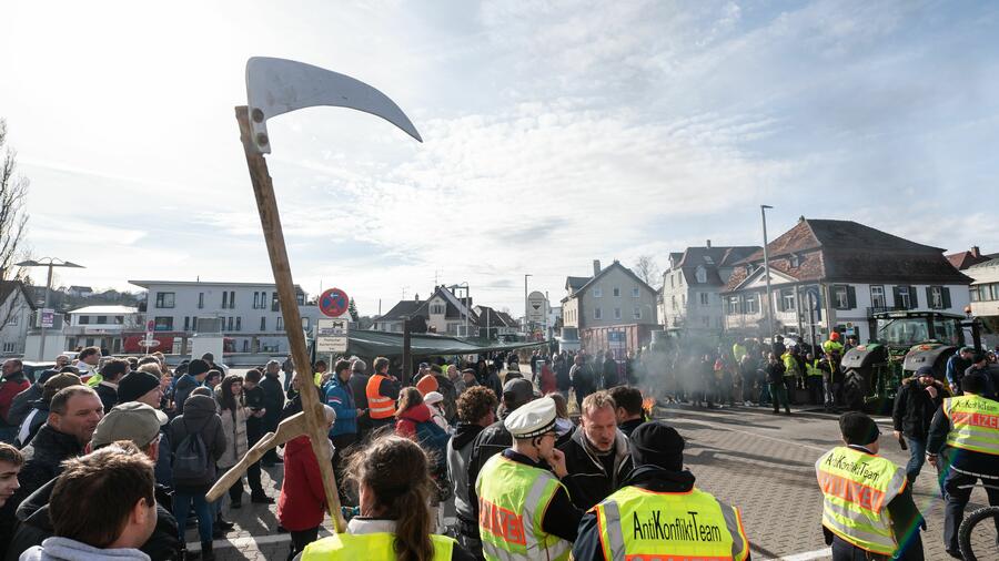 Aschermittwoch: Demonstranten beschimpfen Grünen-Chefin Ricarda Lang