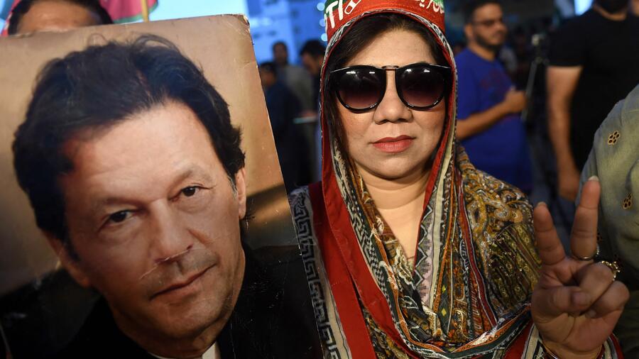 Imran Khan: Pakistans inhaftierter Ex-Premier schickt KI-Klon in den Wahlkampf