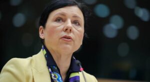 Manipulation: EU-Kommissarin Jourova: „Russland ist der Meister der Gehirnwäsche“