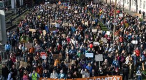 Proteste: Hunderttausende demonstrieren erneut gegen Rechtsextremismus