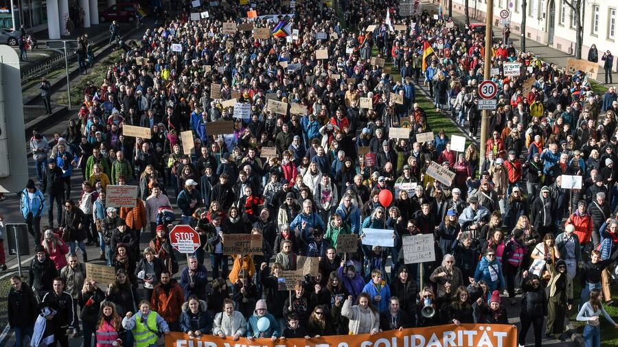 Proteste: Hunderttausende demonstrieren erneut gegen Rechtsextremismus