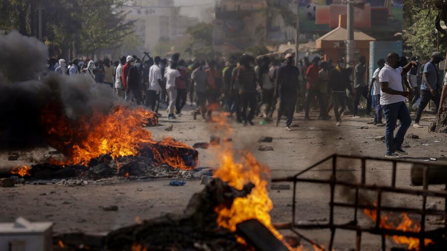 Senegal: Ausschreitungen im Senegal wegen verschobener Wahl