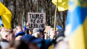 Ukraine-Hilfen: Sagt Scholz tatsächlich die Unwahrheit? Der Kanzler gerät in der Taurus-Debatte in die Defensive